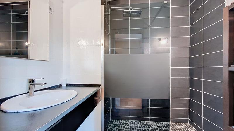 Maison traditionnelle - 209 m² - 8 pièces