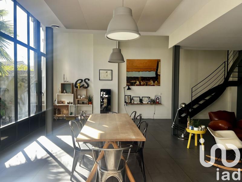 Maison - 225 m² - 7 pièces