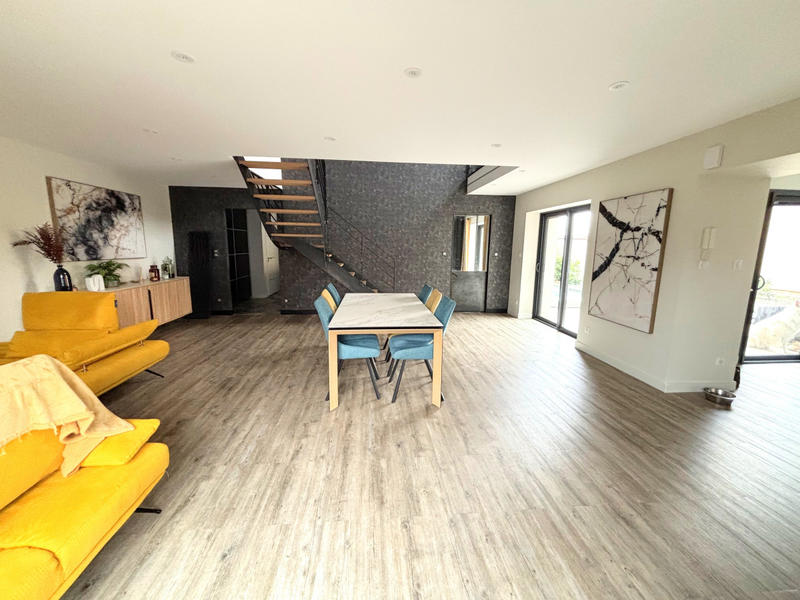 Maison - 207 m² - 7 pièces