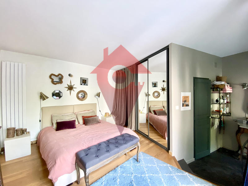 Maison - 210 m² - 8 pièces