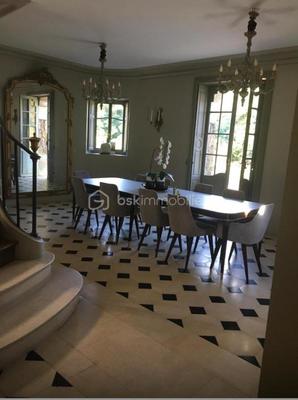 Demeure - 789 m² - 10 pièces