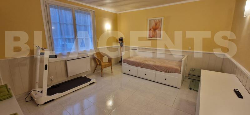 Propriété - 244 m² - 10 pièces