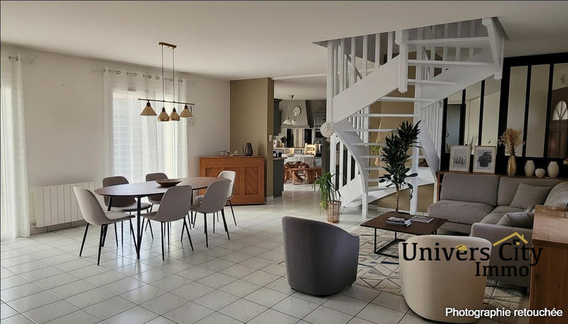 Maison traditionnelle - 160 m² - 6 pièces