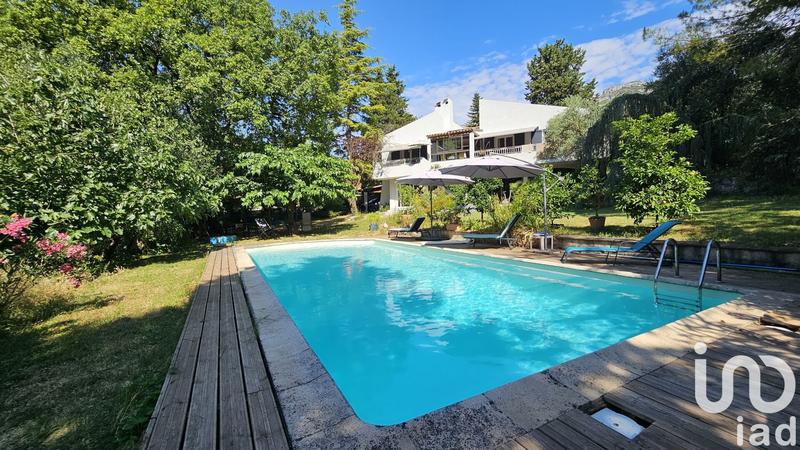 Maison - 204 m² - 6 pièces