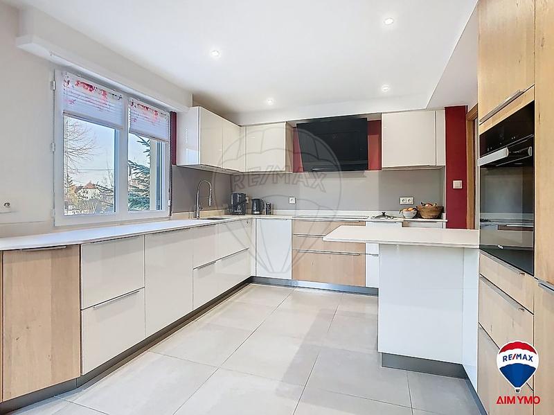 Maison - 144 m² - 5 pièces