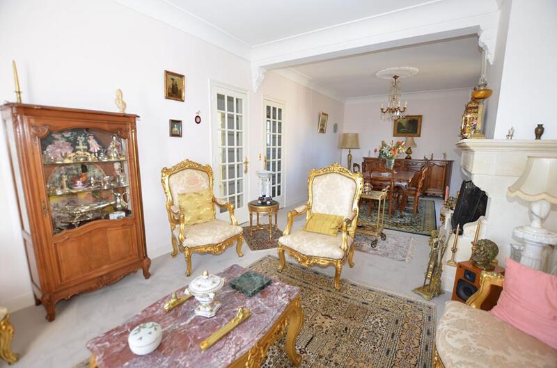 Maison - 205 m² - 8 pièces