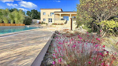 Maison traditionnelle - 240 m² - 8 pièces