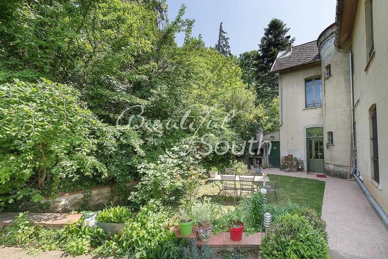 Propriété - 330 m² - 15 pièces