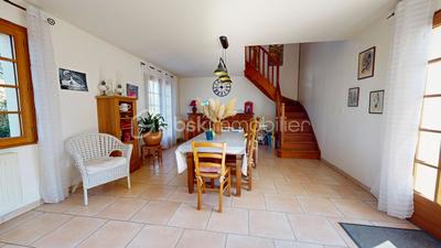 Maison - 237 m² - 7 pièces