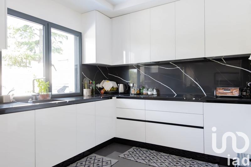 Maison - 205 m² - 7 pièces