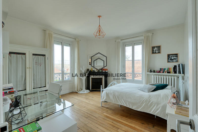 Maison - 235 m² - 9 pièces