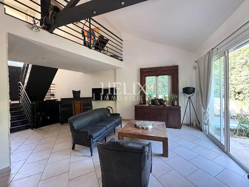 Maison - 350 m² - 8 pièces