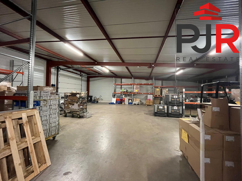 Local d'activités - 810 m²