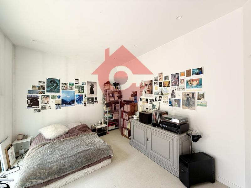 Maison - 285 m² - 8 pièces