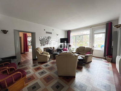 Maison - 180 m² - 8 pièces