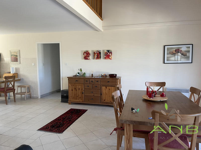 Maison - 210 m² - 6 pièces