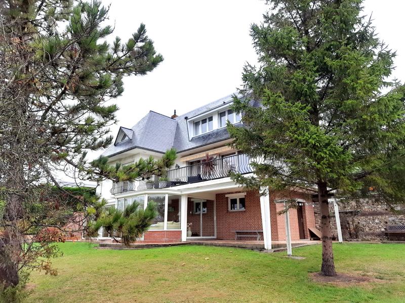 Maison - 185 m² - 7 pièces