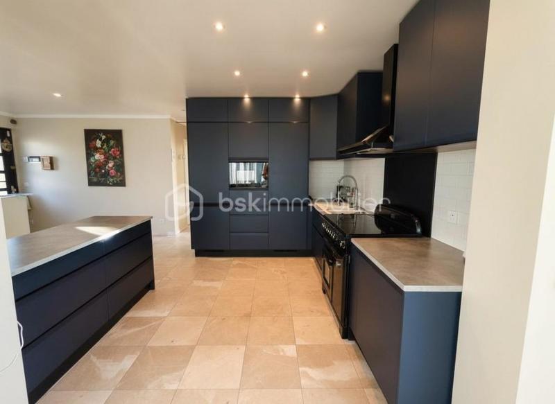 Maison - 167 m² - 6 pièces