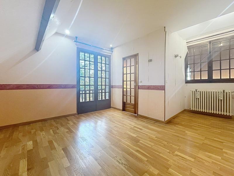 Maison - 211 m² - 8 pièces