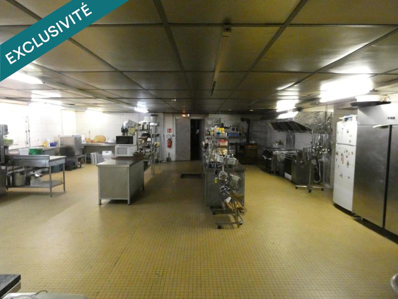 Local commercial - 2 200 m² - 8 pièces