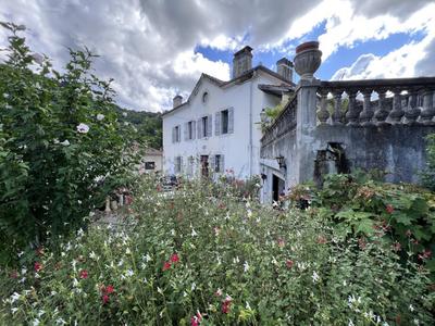 Maison - 275 m² - 10 pièces