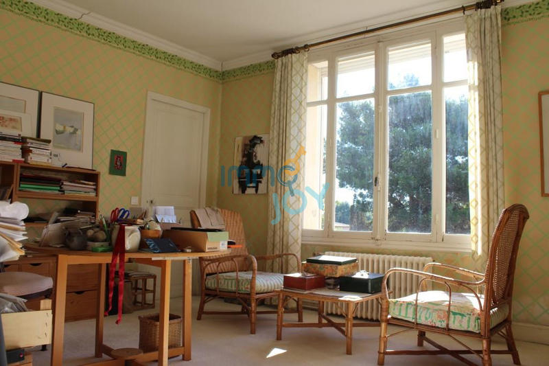 Propriété - 360 m² - 15 pièces