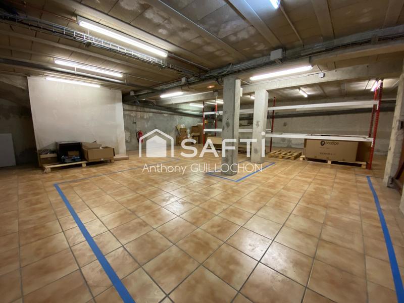 Local commercial - 638 m² - 8 pièces