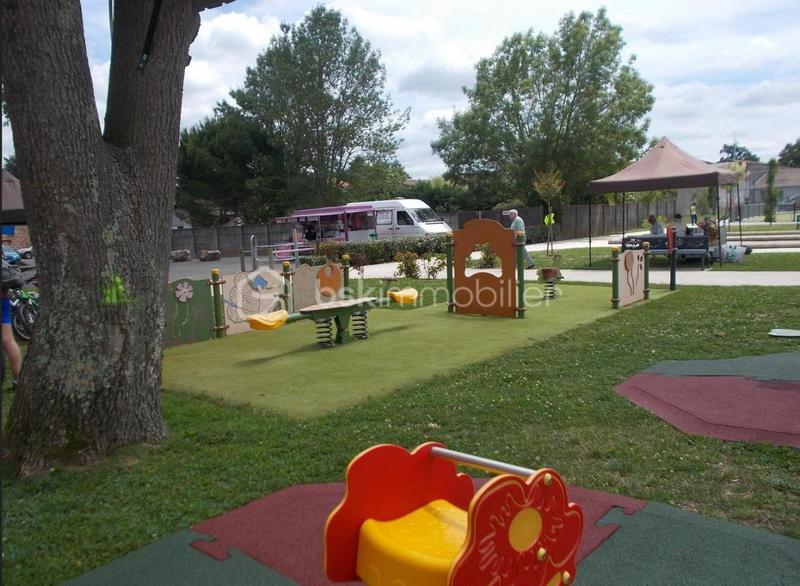 Terrain constructible - 1 122 m²