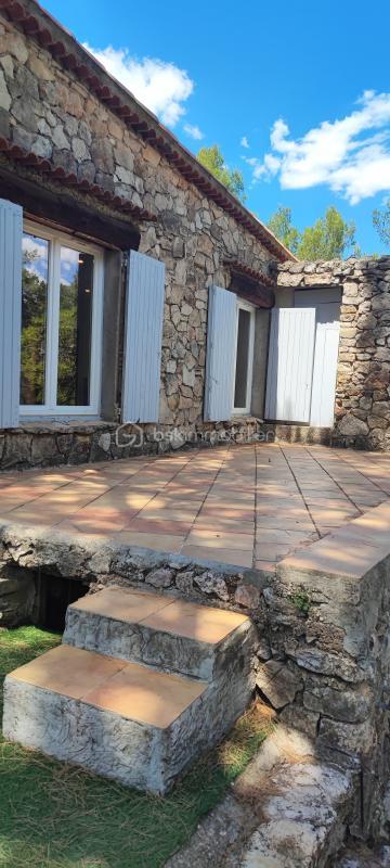 Propriété - 215 m² - 4 pièces