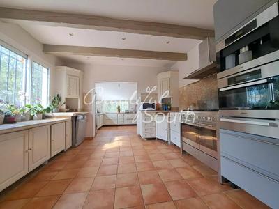 Mas - 350 m² - 10 pièces