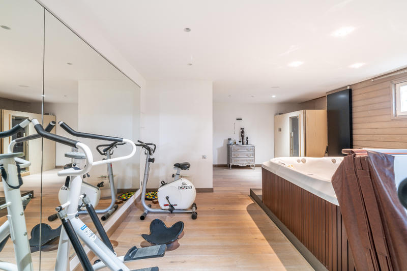 Maison - 285 m² - 7 pièces