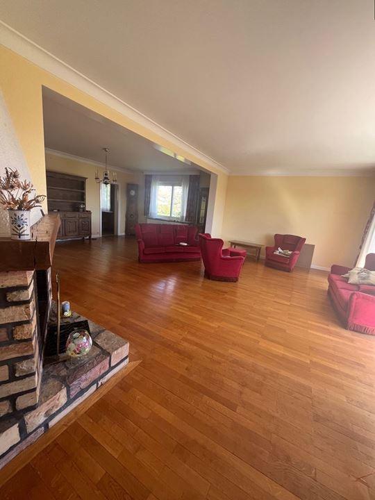 Maison traditionnelle - 231 m² - 9 pièces