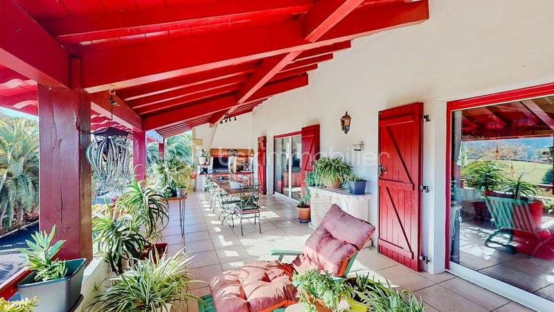 Maison - 311 m² - 10 pièces