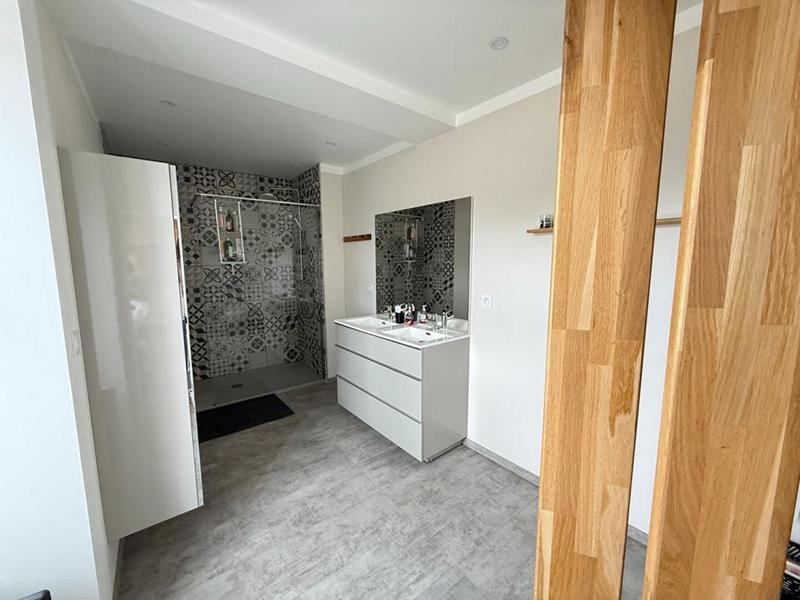 Maison - 270 m² - 8 pièces