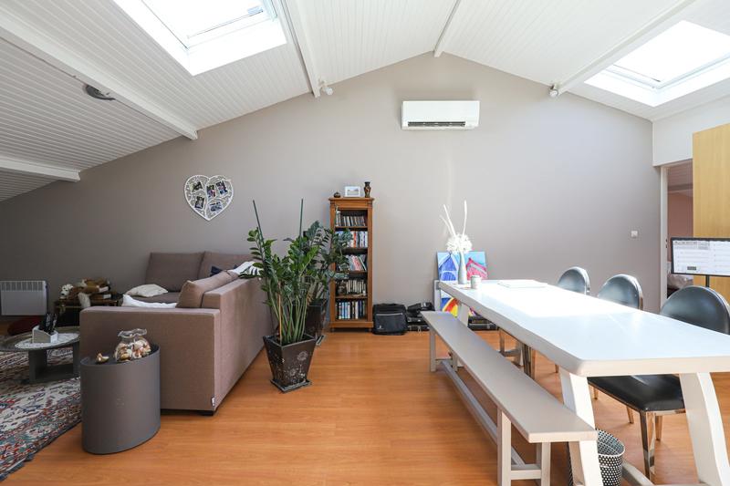 Maison traditionnelle - 245 m² - 10 pièces