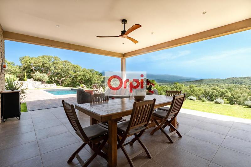 Villa - 263 m² - 7 pièces