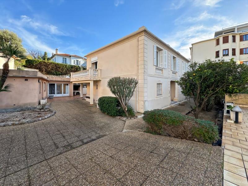 Maison - 182 m² - 5 pièces