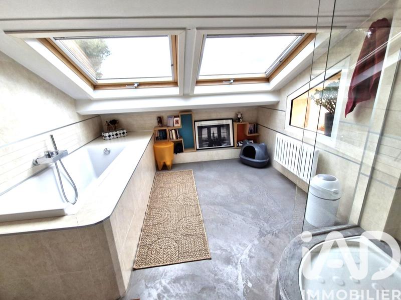 Maison - 290 m² - 10 pièces