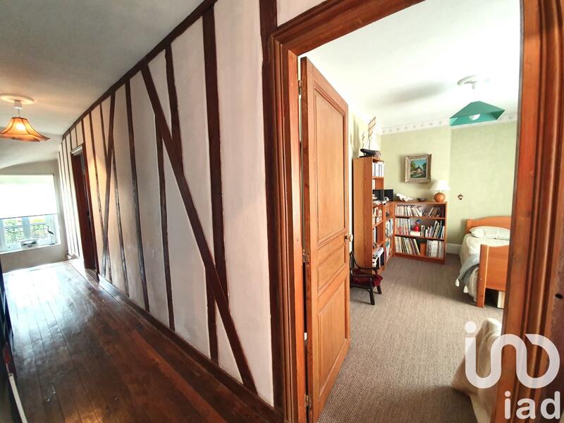 Maison - 213 m² - 8 pièces