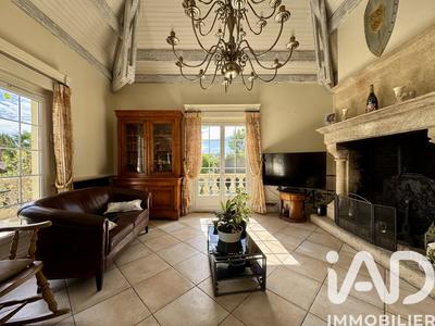 Maison - 300 m² - 8 pièces