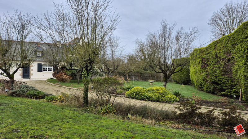 Maison traditionnelle - 188 m² - 10 pièces