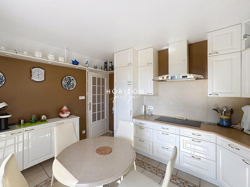 Villa - 262 m² - 10 pièces