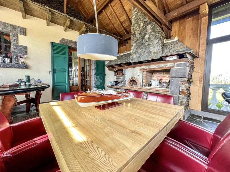 Maison - 429 m² - 10 pièces