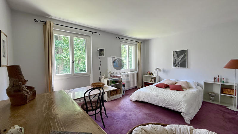 Maison - 230 m² - 9 pièces