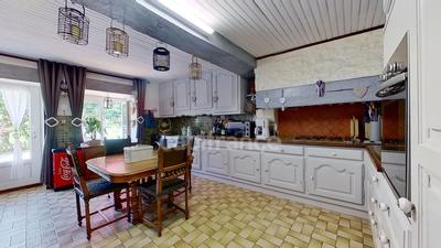 Maison - 248 m² - 8 pièces