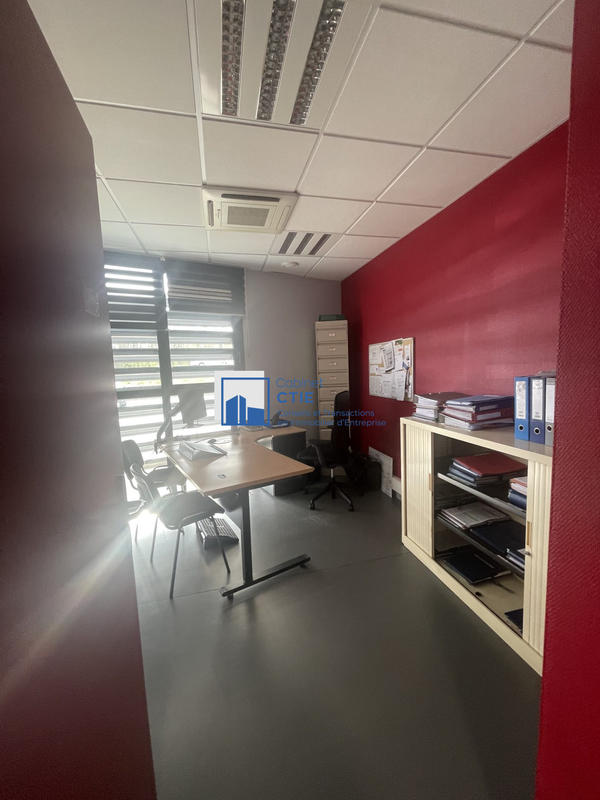 Local commercial - 250 m² - 11 pièces