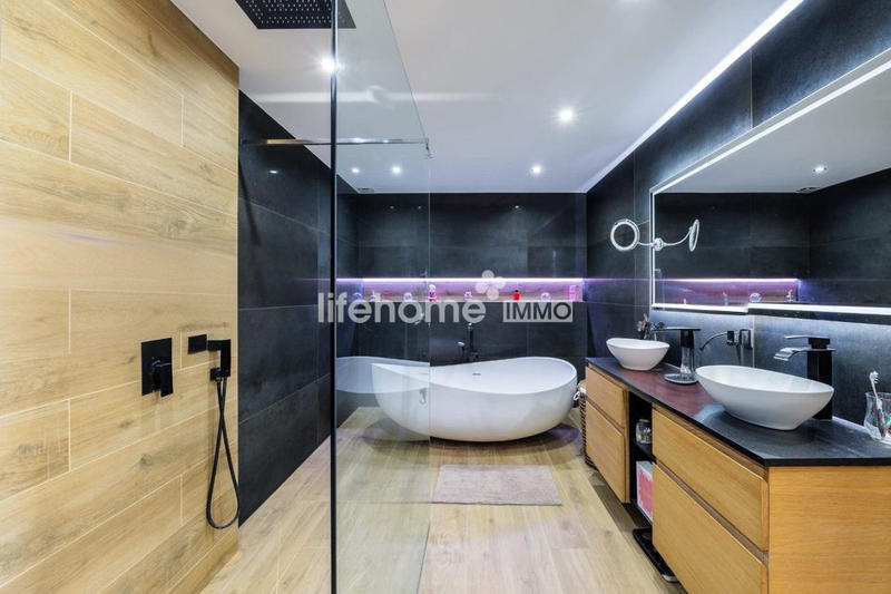 Villa - 234 m² - 5 pièces