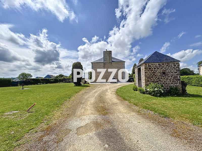 Maison - 305 m² - 10 pièces