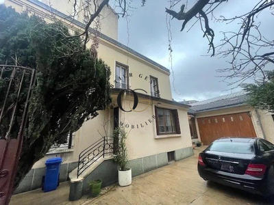 Maison - 200 m² - 8 pièces