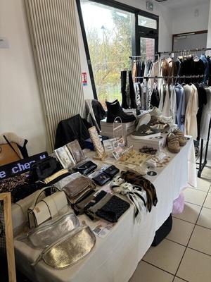 Marché de noël avec présence du père noël